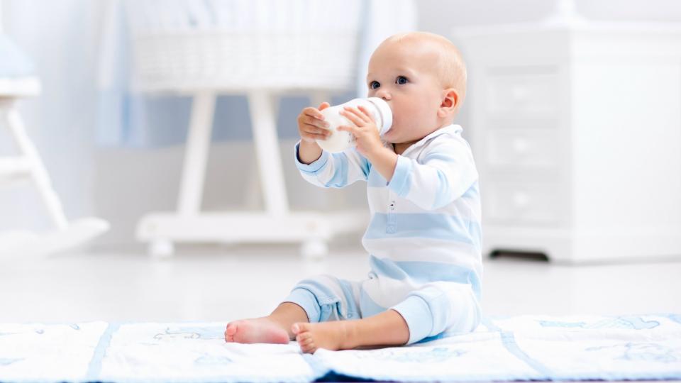 Tipos de leche de fórmula para bebés